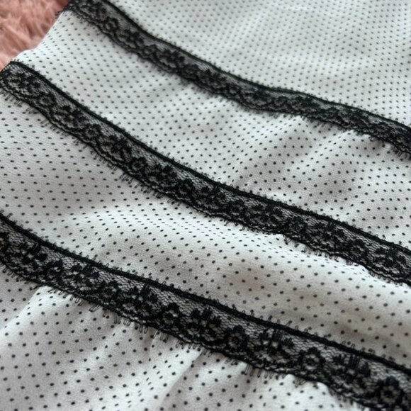 Babydoll Sleeveless Blouse with Polka Dots and Lace - Picture 4 of 4